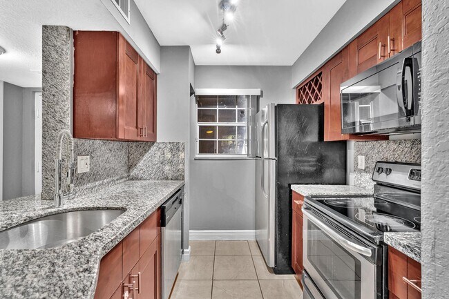 2890 N Oakland Forest Dr unit 108, Oakland Park, FL 33309 - photo 4