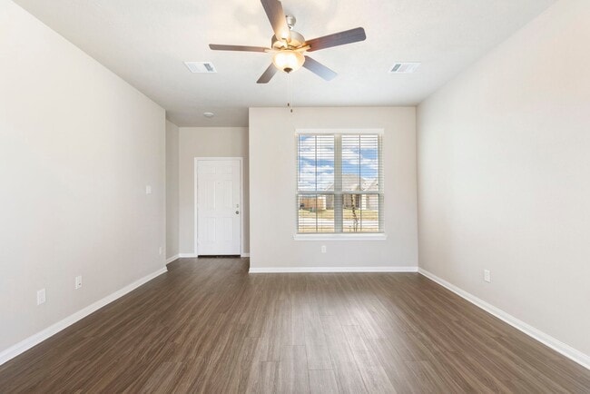 200 Captain Call Dr unit 38643325, Georgetown, TX 78626 - photo 3
