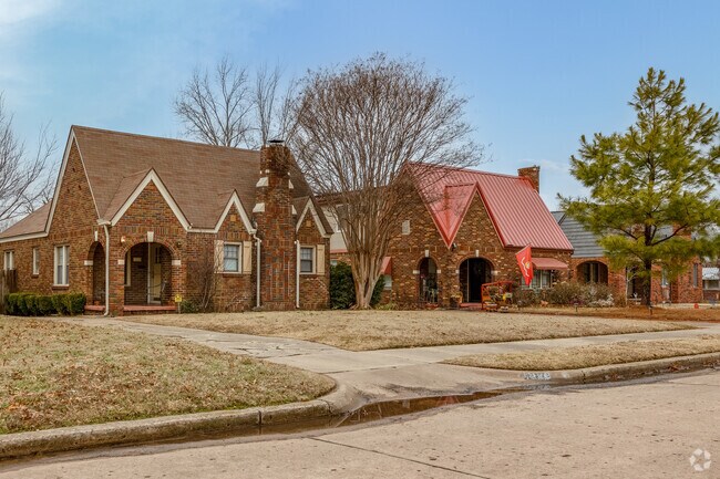 There are many brick homes available in Sunrise Terrace.