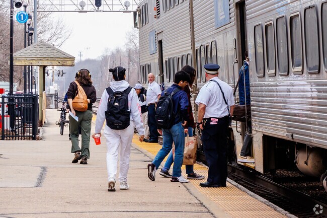 Glen Ellyn is only a short Metra ride away from Chicago downtown.
