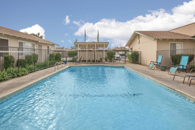 Chateau Monterey II, Clovis, CA 93612 - photo 5