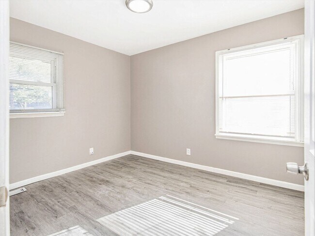 215 Midlothian Rd, Saint Louis, MO 63137 - photo 7