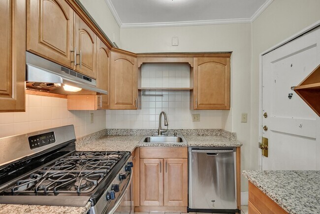 130 Sutherland Rd unit 1, Brighton, MA 02135 - photo 4