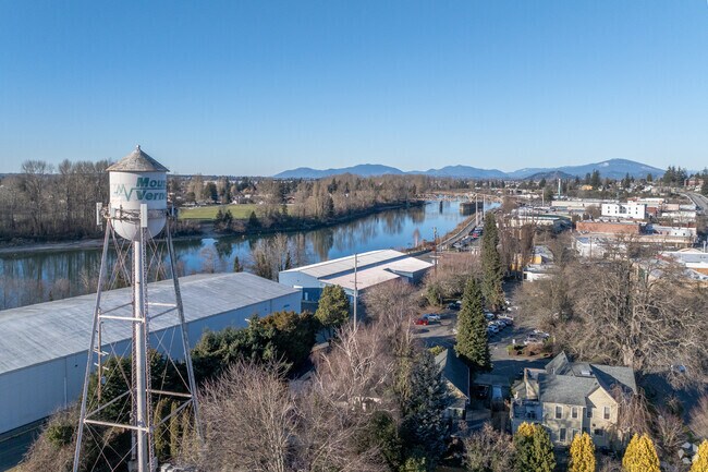 Mount Vernon overlooks the beautiful Skagit River.