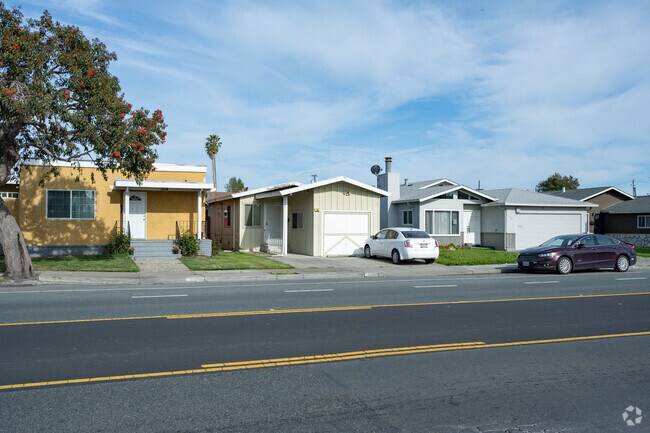 Small bungalows are common in Cortez-Stege along 23rd Street.