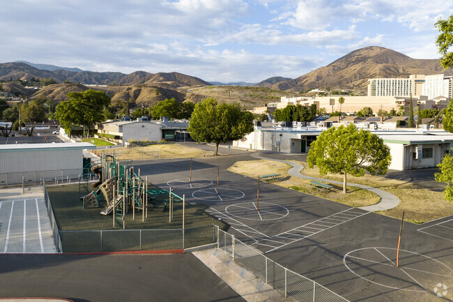 Belvedere Elementary offers its students a variety of outdoor amenities.