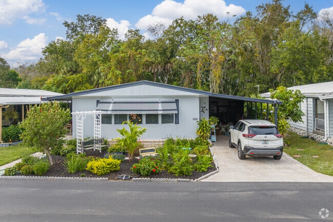 Manufactured homes offer an affordable and efficient housing solution in East Ellenton.