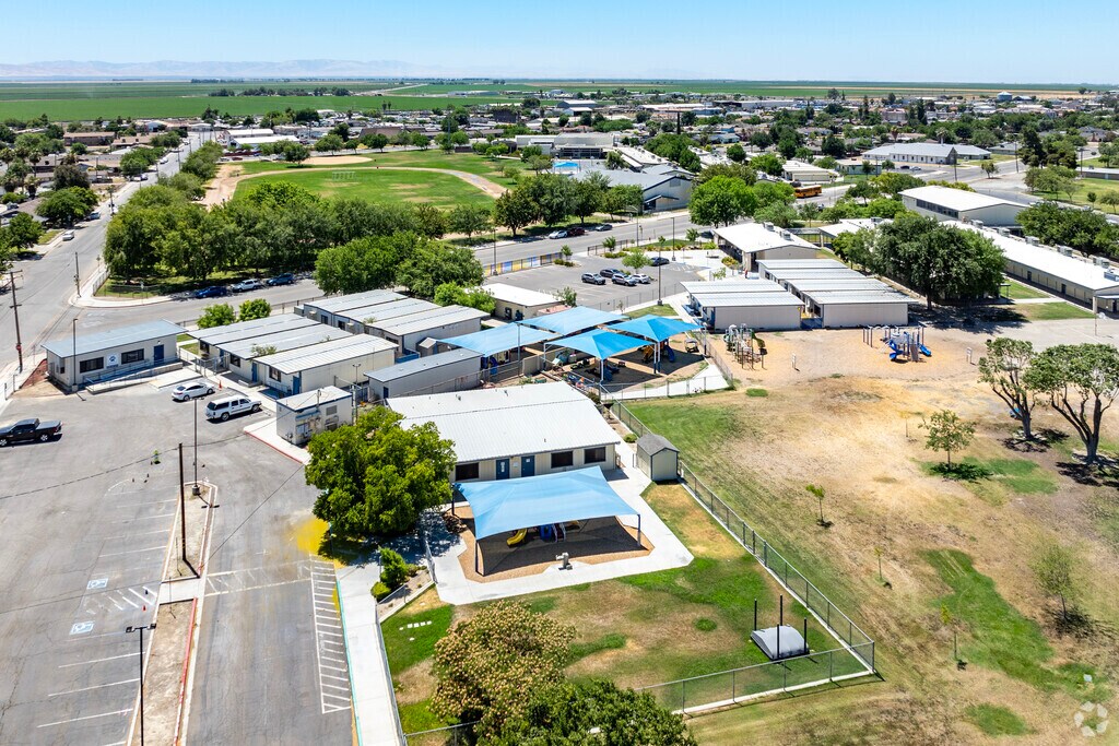 Firebaugh Community Day School is located in Firebaugh.