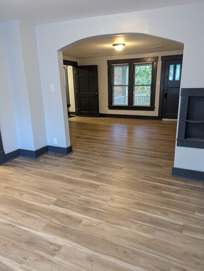 201 W 10th Ave, Winfield, KS 67156