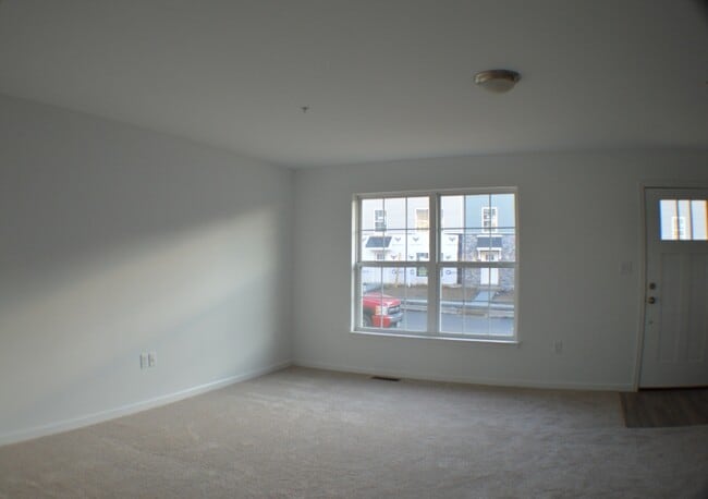 5135 Laurel Valley Ln, Enola, PA 17025 - photo 4