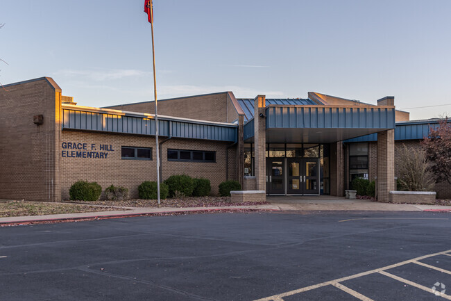 Grace Hill Elementary School has a student-teacher ratio of 16 to 1.