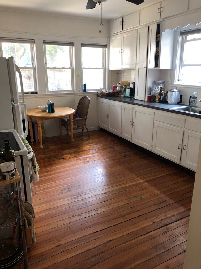 19 Warner St Unit 2, Somerville, MA 02144