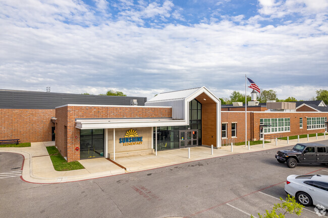 Front entrance for Sunshine Elementary School.