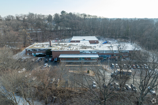 Highview Elementary School welcomes your child to the start of their education.