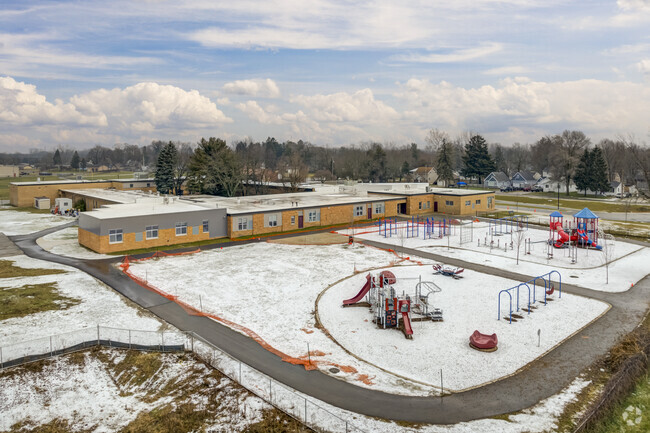 Elliott Elementary School, Campus Overview-2