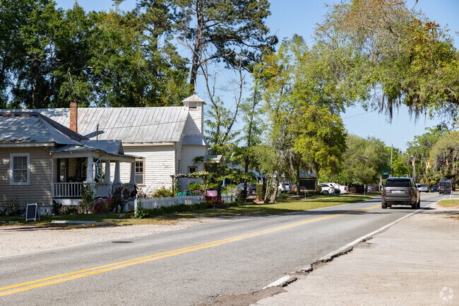 Sandfly is a quiet suburb on the edge of Savannah.
