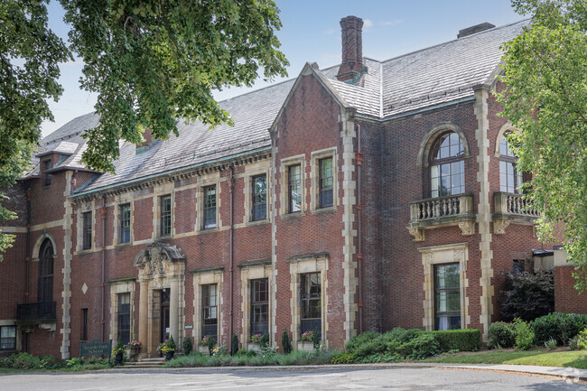 Tuxedo Park School offers instruction from grades Pre-K through Grade 9.