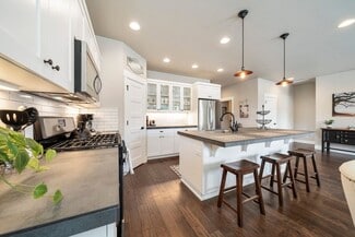1216 NE Hoover Loop, Bend, OR 97701