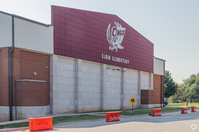 Elgin Elementary School challenges students by offering an all-encompassing curriculum.