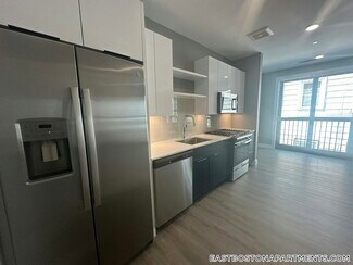 656 Saratoga St Unit 301, Boston, MA 02128
