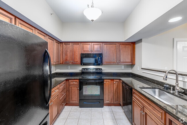 2BR, 1BA - Kitchen