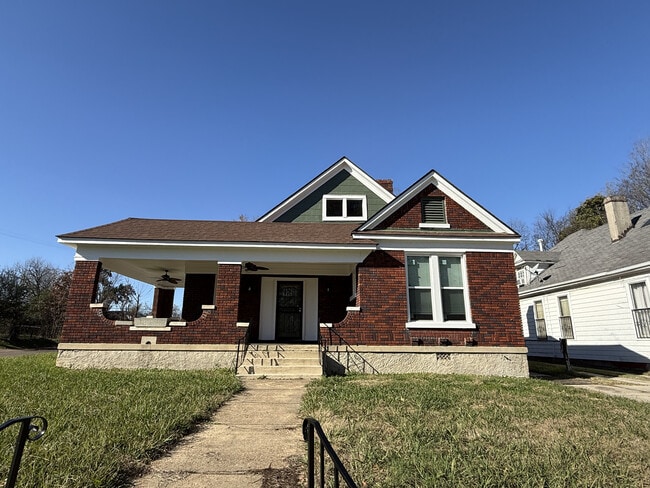 1371 Ridgeway St, Memphis, TN 38106 - photo 4