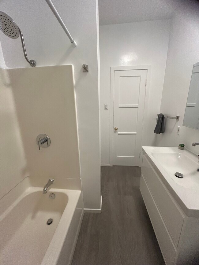 850 S Kenmore Ave unit 850, Los Angeles, CA 90005 - photo 7