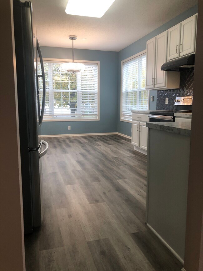 1680 Oakbrooke Ct, Saint Paul, MN 55122 - photo 2