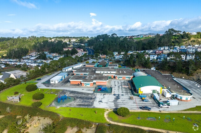 Sunset Ridge Elementary School  is one of the top schools in Pacifica.