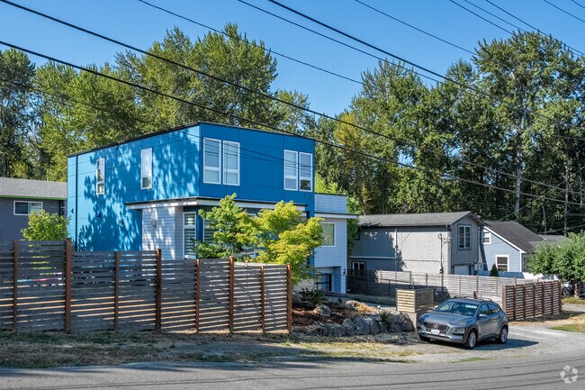 Rows of homes in Riverview mix the architecture of contemporary homes with older ones.