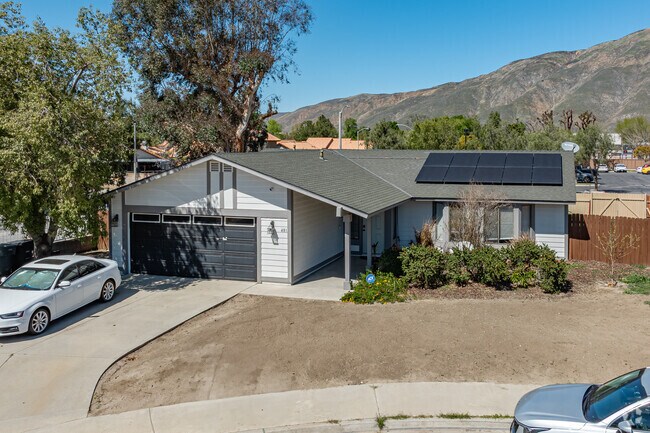 The College neighborhood of San Jacinto has homes with RV parking and no HOA fees.