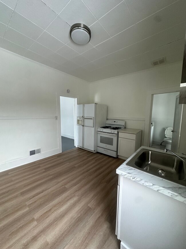 9 N Water St, Poughkeepsie, NY 12601 - photo 7