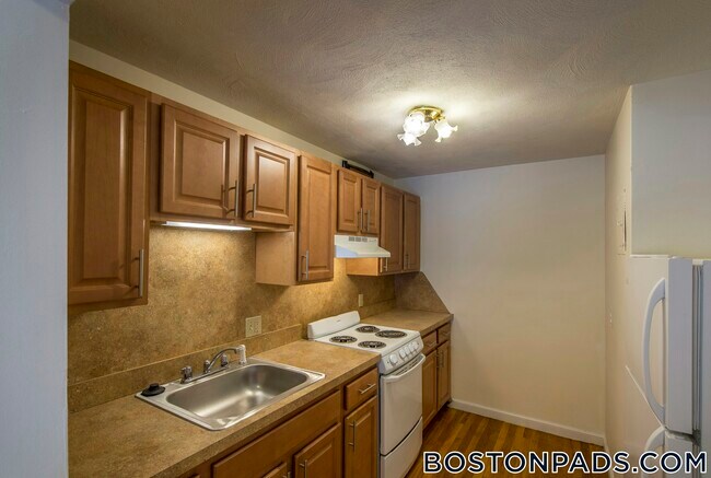1799 Centre St unit 37, West Roxbury, MA 02132 - photo 4