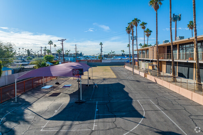 Amerischools Academy in Phoenix fosters a community where students flourish.
