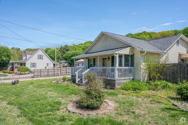 Most single-family homes in Orebank are bungalows and one-story cottages.