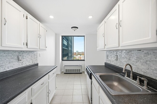 300 Winston Dr unit 8th Flr, Cliffside Park, NJ 07010 - photo 6