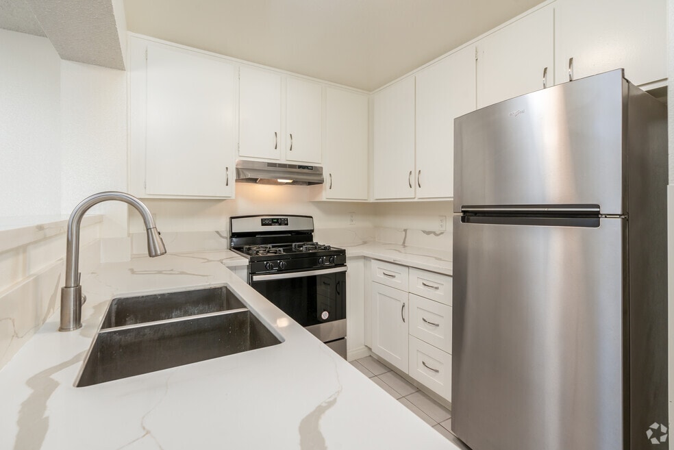 636 N HILL PLACE, Los Angeles, CA 90012 - photo 1