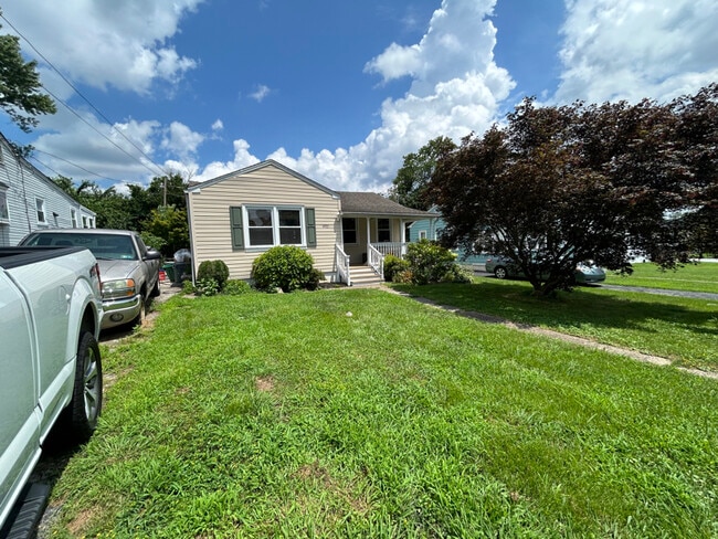 4921 Demaio Dr, Brookhaven, PA 19015 - photo 2