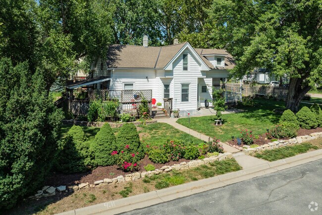 Craftsman bungalows appear in Hickman's neighborhoods.