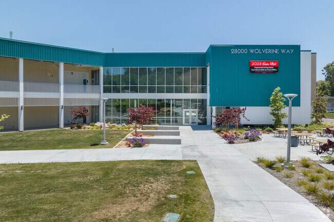 Aliso Niguel High School has great teachers and staff.