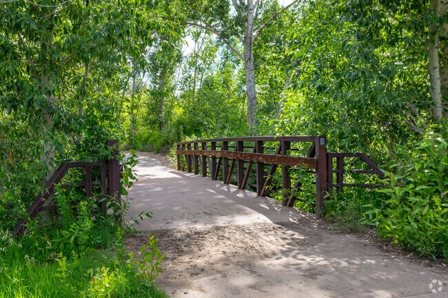 Union Square Park has a looped walking trail with plenty of greenery.