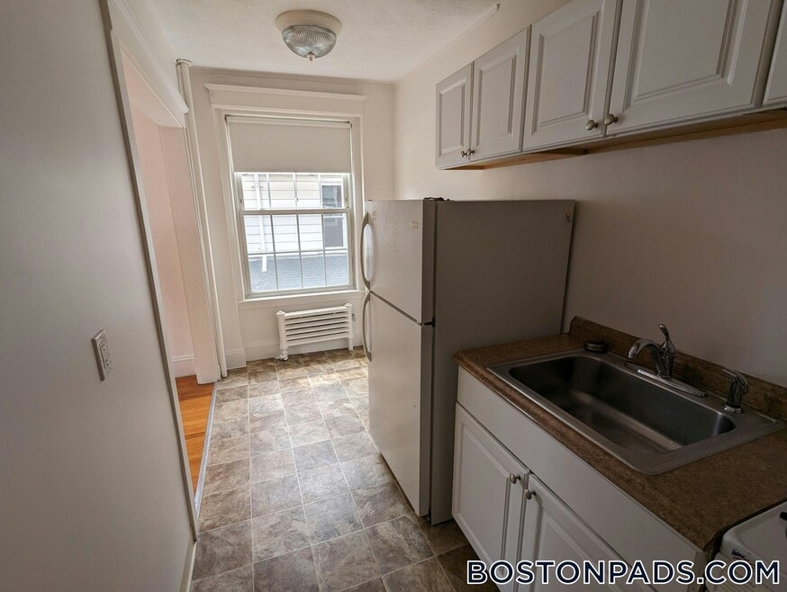 120 Summer St unit 4, Malden, MA 02148 - photo 1