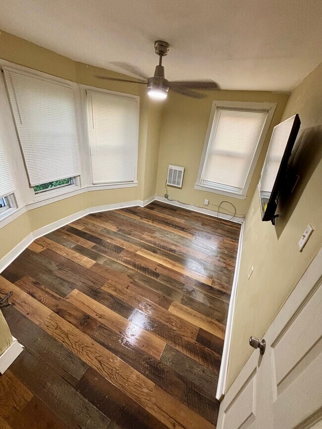 1514 W Champlost Ave unit 2nd Floor Rear, Philadelphia, PA 19141 - photo 5