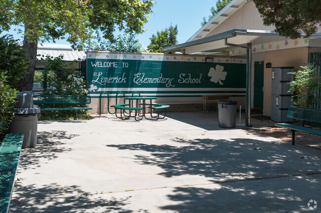 A welcome sign at Limerick Ave Elementary School in Winnetka, CA.