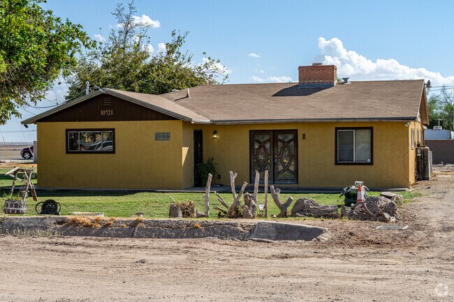 Ranch homes are a common architectural style observed throughout San Luis neighborhoods.