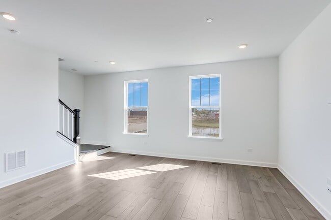 1060 E Oakton St unit 36456295, Des Plaines, IL 60018 - photo 6