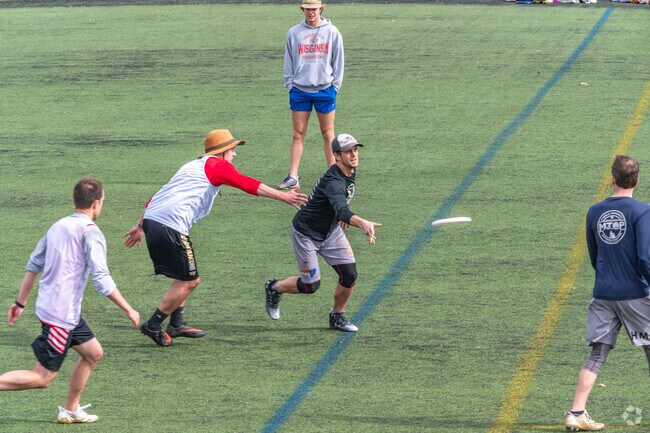 Folks of Benbow Park can join ultimate frisbee games at the nearby Smith Soccer Park.