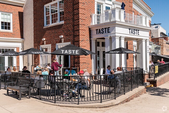 In Westhampton, Taste’s outdoor tables are a go-to for casual lunches and fresh air dining.