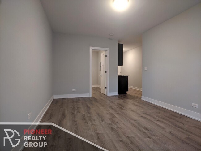 711 W Brompton Ave unit 709-37, Chicago, IL 60657 - photo 4