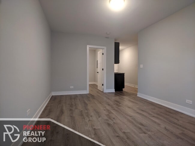 711 W Brompton Ave unit 711-49, Chicago, IL 60657 - photo 4